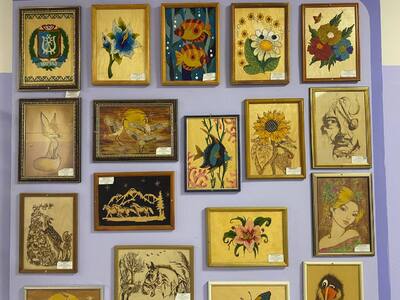 Постоянная экспозиция. Работы воспитанников кружка "Югорский сувенир". руководитель Вялков В.Г.